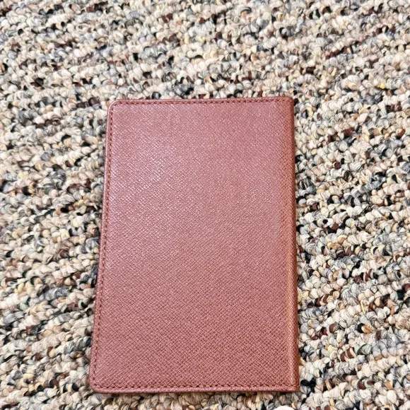 Louis Vuitton Brown Taiga Leather Card holder with certificate of authenticity - Picture 3 of 5